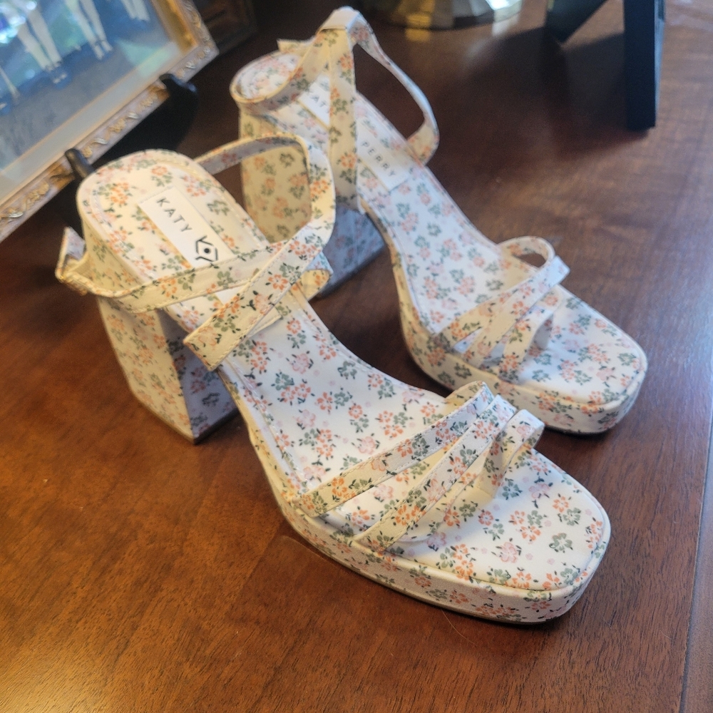 NWT Katy Perry-The Meadow Classic Sandal 9M Red Multi NWT